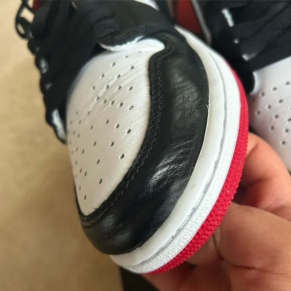 Jordan 1 low black toe og